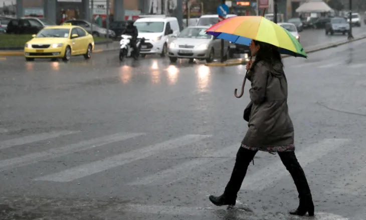Stuhitë dhe reshjet e dëborës përfshijnë Greqinë! Zonat më te prekura
