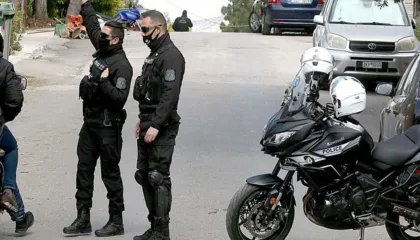 Sulm me armë në Athinë, plagosen shqiptarët