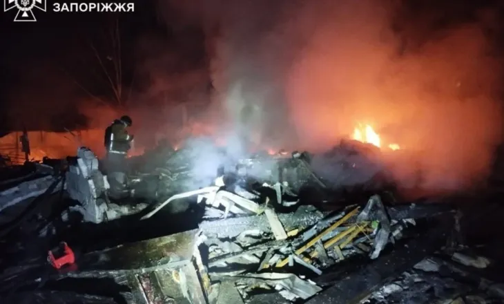 Sulm me dron rus në Zaporizhia, tre të vrarë dhe një i plagosur gjatë natës