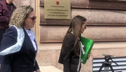 “Sulmet i vijnë nga antishqiptarët në Greqi“, avokati: Irena Gjoka nuk ka qenë e dënuar, duan të bëhet “kokë turku”