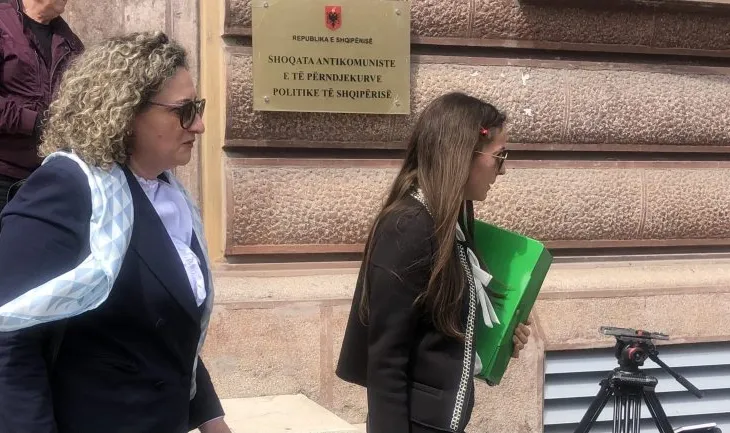 “Sulmet i vijnë nga antishqiptarët në Greqi“, avokati: Irena Gjoka nuk ka qenë e dënuar, duan të bëhet “kokë turku”