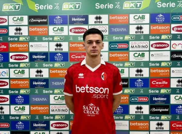 Sulmuesi kuqezi zyrtarizohet te skuadra e re, vjen firma