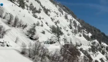 SYRI TV/ Bllokohet përsëri rruga në Qafë Thore, rënia e ortekëve vështirëson lëvizjen e mjeteve