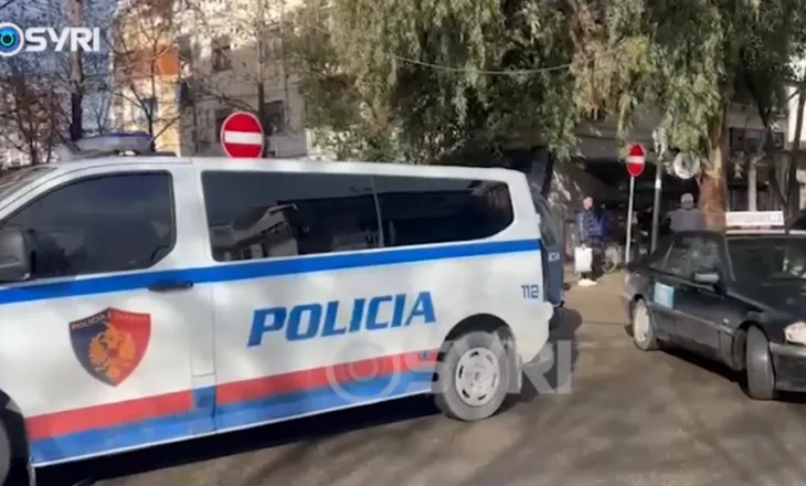 SYRI TV/ Durrës, babai plagos më thikë vajzën – Mikel Ndoj plagosi të bijën dhe kolegun e saj