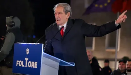 SYRI TV/ Foltorja e PD-së përpara Kryeministrisë, Berisha: Pas Maduros, radha e Ramaduros