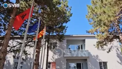 SYRI TV/ Qendrat e emigrantëve në parkun e Prespës, Sterjovski: Qeveria shqiptare të tërhiqet