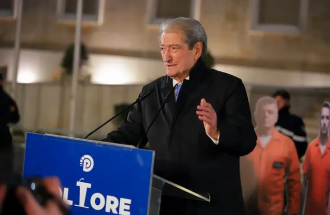 ‘Ta bëjmë natën ditë këtë javë, të trokasim në çdo derë’, Berisha fton qytetarët: Të gjithë më 24 janar në Tiranë…