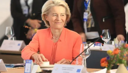 Takimi me delegacioni e Kongresit Amerikan në Davos, Von der Leyen: Respekti për sovranitetin e Groenlandës dhe Danimarkës është…