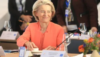 Takimi me delegacionin e Kongresit Amerikan në Davos, Von der Leyen: Respekti për sovranitetin e Groenlandës dhe Danimarkës është…
