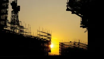 Tatimet sekuestrojnë kompjuterat e agjencive imobiliare, pas evazionit me çmimet e apartamenteve