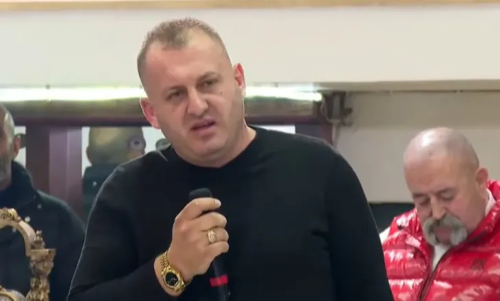 “Të dua më shumë se babanë tim”/ Takimi me qytetarët në Laprakë, demokrati i habit të gjithë me deklaratën për Berishën