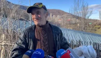 Të dyshuarit për vr*sjen e Martin Çeços lihen në arrest shtëpiak, babai i viktimës: Do t’i dj*g me benzinë!