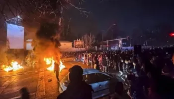 ‘Të gatshëm për të ndihmuar’/ Teherani kërcënon SHBA-në, ndërsa protestat anti qeveritare nuk ndalen