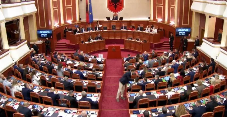 Të hënën rinis Parlamenti, seanca pritet të jetë e tensionuar, për shkak të qëndrimit të opozitës 