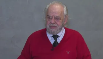 “Te ‘Lulëkuqe mbi mure’, Kadri Roshi u rrëzua 9 herë nga shkallët”, Kliti kujton babanë në 102-vjetorin e lindjes: Artistë si ai nuk janë respektuar sikurse duhet!