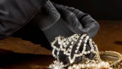 Të maskuar si ushtarë, një palestinez dhe dy izraelitë grabisin një dyqan bizhuterish në Bregun Perëndimor