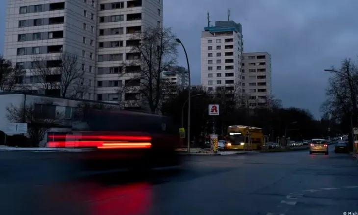 Të paktën 45 mijë familje në Berlin mbetën në errësirë, dyshohet se ekstremistët e majtë shkatërruan kabllot elektrikë