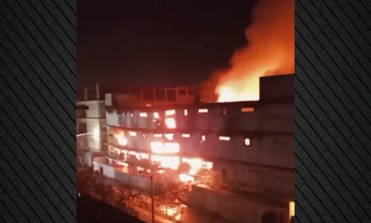 Të paktën 50 të vdekur nga zjarri në një qendër tregtare në Karaçi të Pakistanit