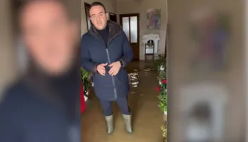 “Të përmbyset qeveria që të mos ketë përmbytje”/ Klevis Balliu shkon te banesat e mbuluara nga uji: Tmerr i vërtetë