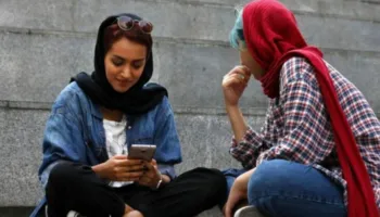 Të rrezikosh jetën për një mesazh/ Regjimi bllokoi internetin, teknologjia klandestine lidhja e fundit e Iranit me botën e jashtme