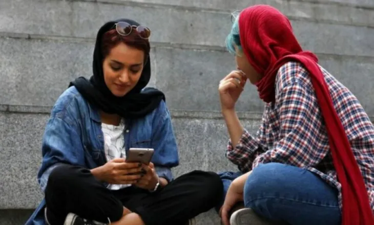 Të rrezikosh jetën për një mesazh/ Regjimi bllokoi internetin, teknologjia klandestine lidhja e fundit e Iranit me botën e jashtme