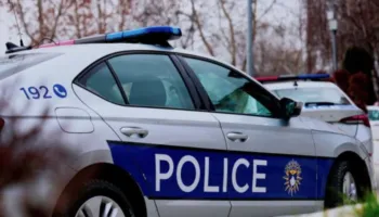 Të shtëna me armë zjarri në Deçan/ Plagosen tre persona, arrestohet autori i dyshuar