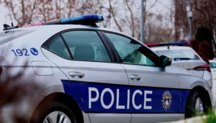 Të shtëna me armë zjarri në Deçan/ Plagosen tre persona, arrestohet autori i dyshuar