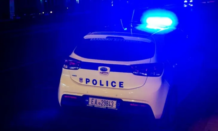 Të shtëna me armë zjarri në Greqi, plagoset pronari shqiptar i një restoranti dhe djali i tij