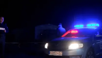Të shtëna me armë zjarri në një lokal në Deçan, 3 të plagosur, arrestohet autori i dyshuar