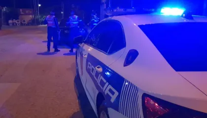 Të shtëna me armë zjarri në Shijak, një i plagosur, në kërkim dy kushërinj