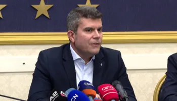 Të vegjlit nuk i besojnë më PD-së/ Shoqëria civile merr në dorë bashkimin e opozitës, thirrje për një tryezë drejt marrëveshjes