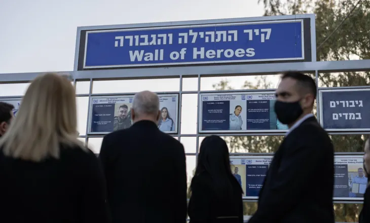 Teatri i pështirë dhe vetëposhtërues sapo filloi…