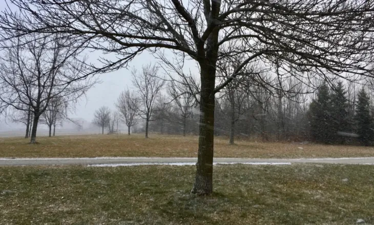 Temperatura të ulëta dhe kushte atmosferike të qëndrueshme, si parashikohet moti për këtë të martë