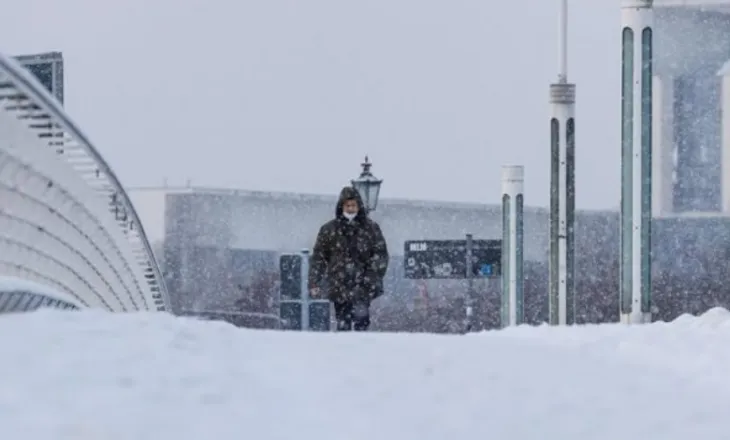 Temperatura të ulëta në Gjermani! Mbyllen shkollat dhe anulohen fluturimet në aeroportin e Frankfurtit