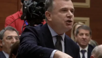 Tension në Kuvend, Balla: Armata e Bufit nuk e përballoi lajmin e madh për Shqipërinë, ftesën e Presidentit Trump për Edi Ramën