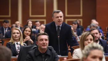 Tension politik/ Balla ultimatum opozitës: Nëse javën tjetër nuk vini në komision, do të bëjmë ndryshimet