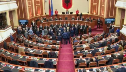 Tensionet në Kuvend/ Avokati: Kjo opozitë nuk motivon më, po bën teatër për…