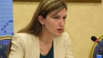 Tentoi të djegë makinën e ish-partnerit, arrestohet drejtoresha e Ministrisë