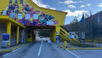 Tentoi të kalonte kufirin ilegalisht, ndalohet 30-vjeçari grek në Kapshticë