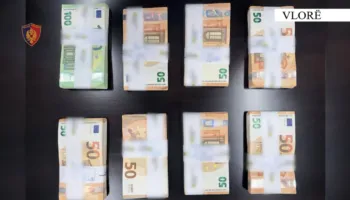 Tentoi të nxirrte jashtë Shqipërisë 45 mijë euro pa i deklaruar, procedohet shtetasi grek