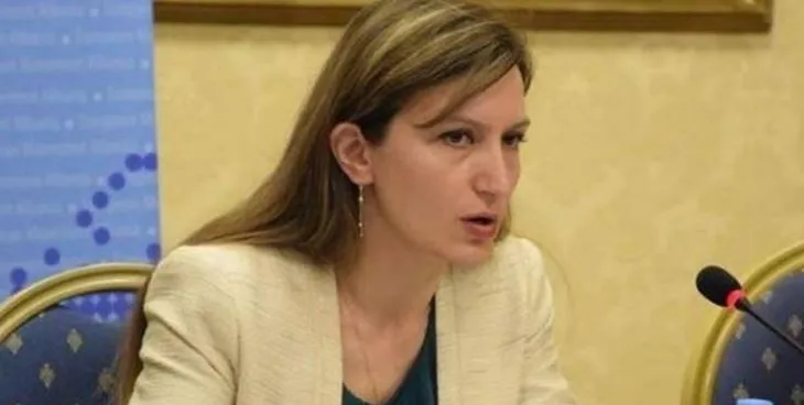 Tentoi t’i djegë automjetin ish-bashkëjetuesit dhe theu masën e sigurisë/ Arrestohet Alma Bime, drejtoreshë e Emigracionit në MPB