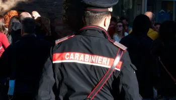 Tentoi t’i vinte flakën bashkëshortes, gjykata italiane lë në burg 43-vjeçarin shqiptar