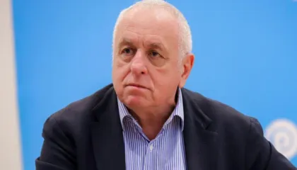 Tenxhere komike politike/Tritan Shehu sqaron: Ftesa e Donald Trump nuk ka lidhje me Edi Ramën