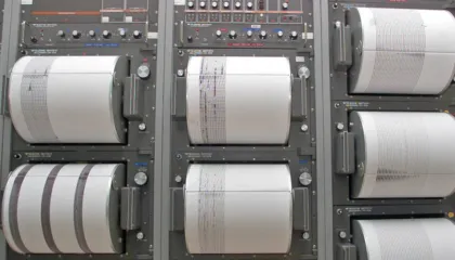 Tërmeti me magnitudë 6.5 ballë godet Meksikën. Momenti kur presidentja e vendit ndërpret konferencën