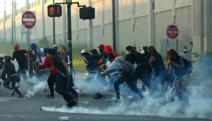 Terror i ICE në Minneapolis: Nën hetim guvernatori dhe kryebashkiaku! Mobilizohet Garda Kombëtare