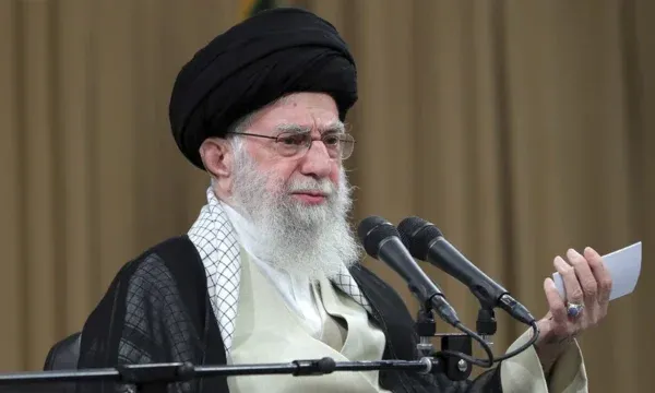 The Times: Khamenei po përgatit arratisje drejt Moskës, sipas inteligjencës amerikane dhe britanike