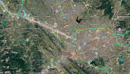 Tirana në kolaps nga trafiku, bllokohet qarkullimi në rrugët hyrëse