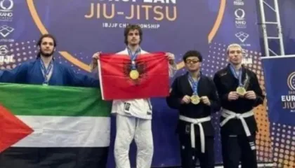 “Tjetër medalje ari vjen në Shqipëri”/ Gjimnazisti i “Petro Nini Luarasit”, kampion i arteve marciale