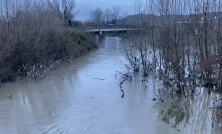 Tokat bujqësore në Murqinë e Mallkuc ende nën ‘pushtetin’ e ujit, shkak mosfunksionimi i kanaleve kulluese