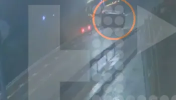 Tornado godet qytetin grek, përmbys makinat në rrugë